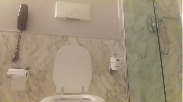 U kadi sa crvenokosom.
